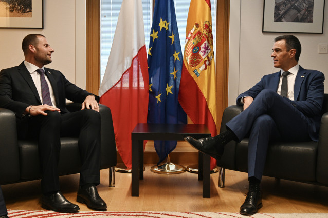 El presidente del Gobierno, Pedro Sánchez, en una reunión bilateral con el primer ministro de Malta, Robert Abela, en los márgenes de la cumbre de líderes europeos.