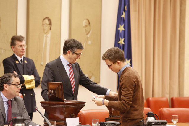 Archivo - Patxi López e Iñigo Errejón, en una imagen de archivo en el Congreso