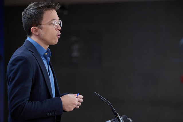 El líder de Más País, Iñigo Errejón, durante una rueda de prensa anterior a la reunión de la Junta de Portavoces, a 2 de abril de 2024, en Madrid (España).