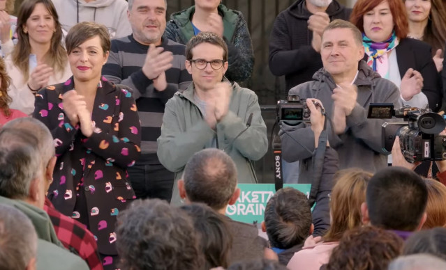 Rocío Vitero, Pello Otxandiano y Arnaldo Otegi, en el acto de este jueves en Vitoria-Gasteiz