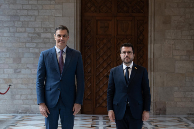 Archivo - Sánchez y Aragonès en diciembre en la Generalitat