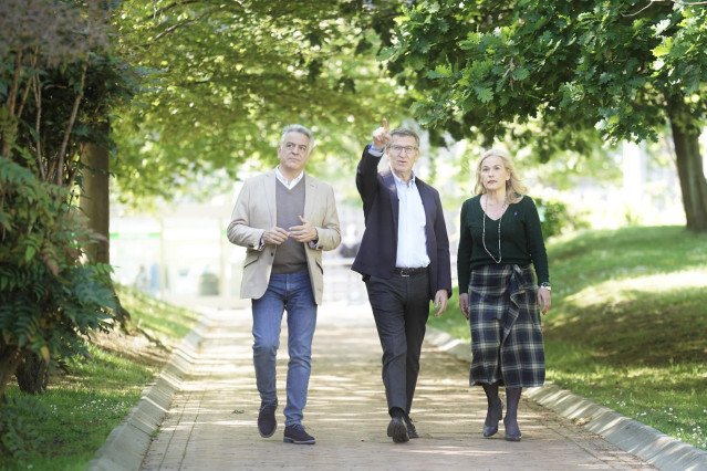 Javier de Andrés, junto a Alberto Núñez Feijóo y Esther Martínez