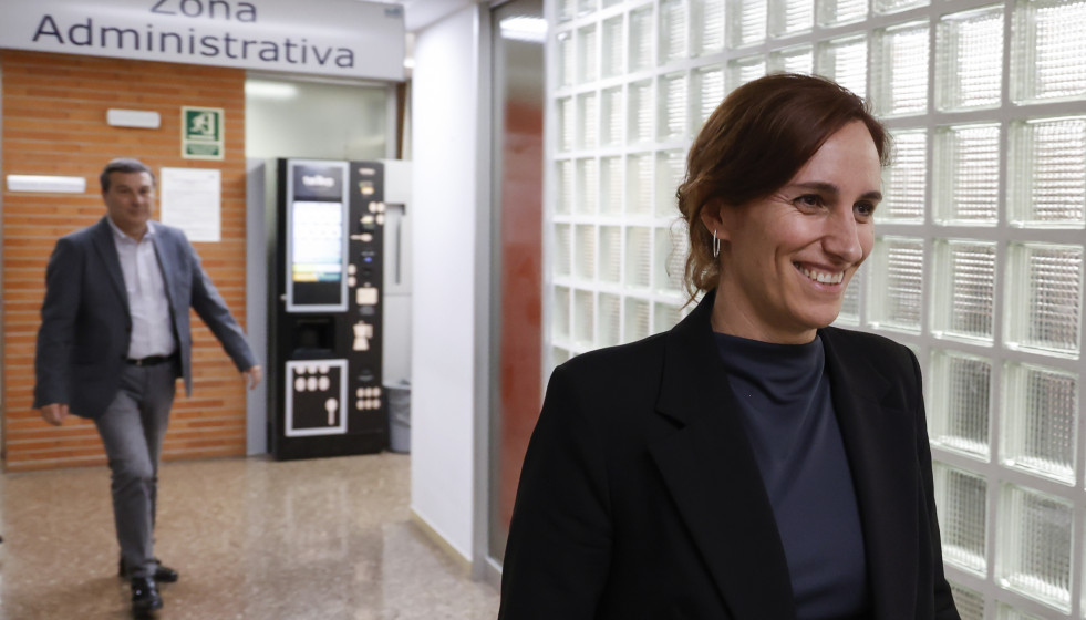La ministra de Sanidad, Mónica García, durante su visita al Hospital Clínico