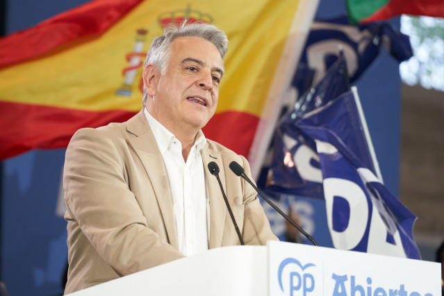 El candidato a lehendakari por el PP, Javier de Andrés, durante el acto de cierre de campaña de su partido