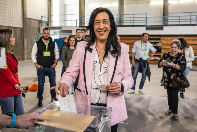 Amaia Martínez ha votado en un colegio electoral de Vitoria-Gasteiz