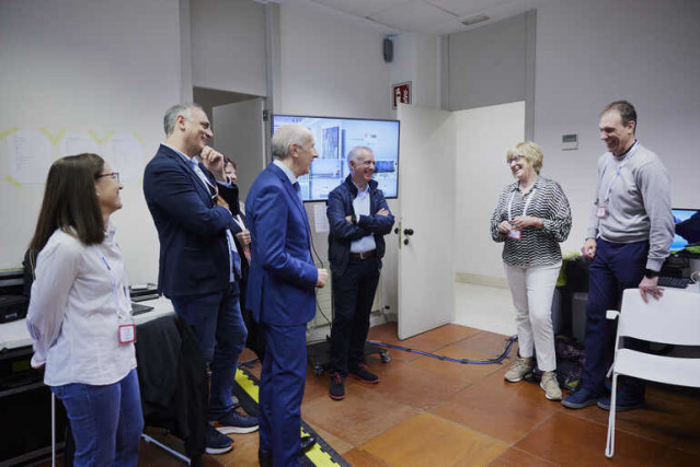 El lehendakari agradece el trabajo de las 12.000 personas que participan en el operativo electoral