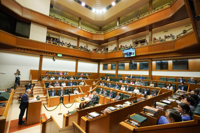 Archivo - Pleno del Parlamento vasco, en Vitoria-Gasteiz, Álava (España).