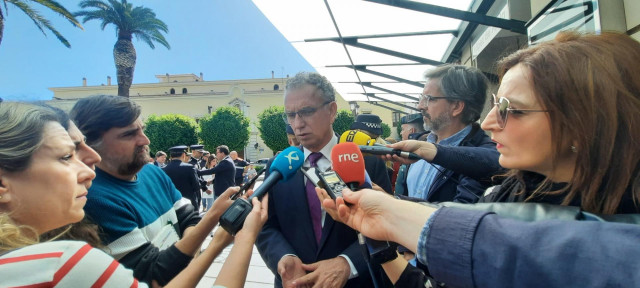 El delegado del Gobierno en Extremadura, José Luis Quintana, atiende a los medios