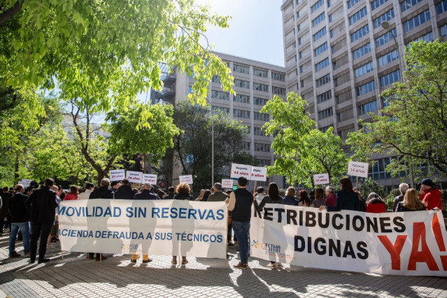 Más de 3.000 técnicos de Hacienda adelantan una oleada de concentraciones para evitar el colapso de la campaña de la renta