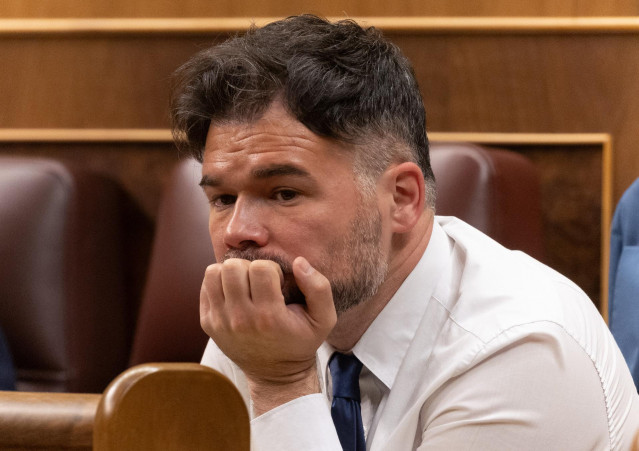 El portavoz de ERC en el Congreso, Gabriel Rufián, durante una sesión plenaria, en el Congreso de los Diputados, a 10 de abril de 2024, en Madrid (España).