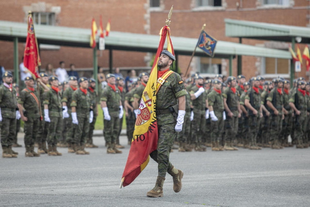 Archivo - Militares desfilan durante una parada militar en el Acuartelamiento ‘Cabo Noval’  a 7 de junio de 203, en Siero, Asturias (España).