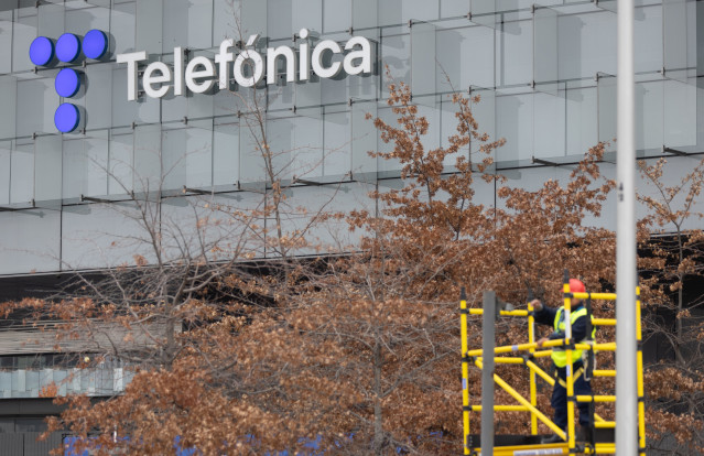 Archivo - Vista de la sede de Telefónica, a 28 de noviembre de 2023, en Madrid (España).