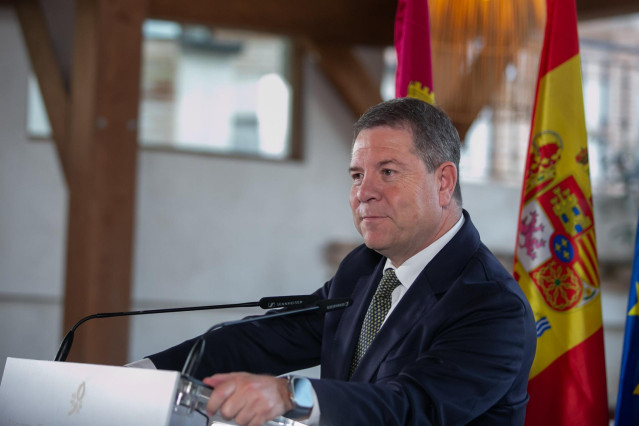 El presidente de Castilla-La Mancha, Emiliano García-Page, asiste a la presentación del hotel ‘Cigarral Santa María’, ubicado en el Cerro del Emperador. Foto de archivo.