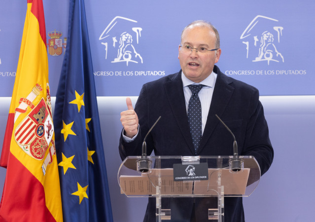 El portavoz del PP en el Congreso, Miguel Tellado, durante una rueda de prensa anterior a la Junta de Portavoces, en el Congreso de los Diputados, a 23 de abril de 2024, en Madrid (España).