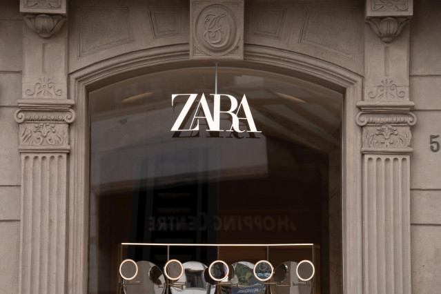 Archivo - Una tienda de Zara en Barcelona.