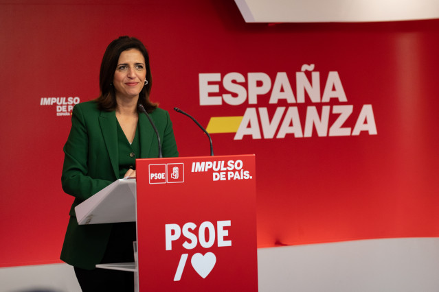 Archivo - La portavoz del PSOE, Esther Peña, en una intervención en la sede nacional del partido en la calle Ferraz, al día siguiente de las elecciones autonómicas en Galicia