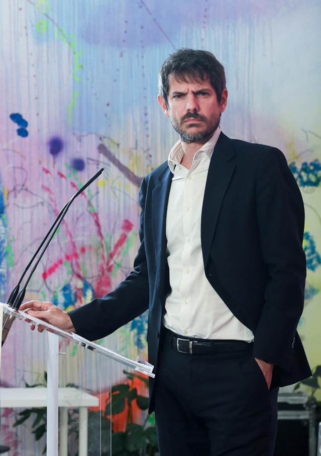 El portavoz de Sumar, Ernest Urtasun, durante una rueda de prensa para valorar los resultados de las elecciones vascas, en el Espacio Rastro, a 22 de abril de 2024, en Madrid (España).