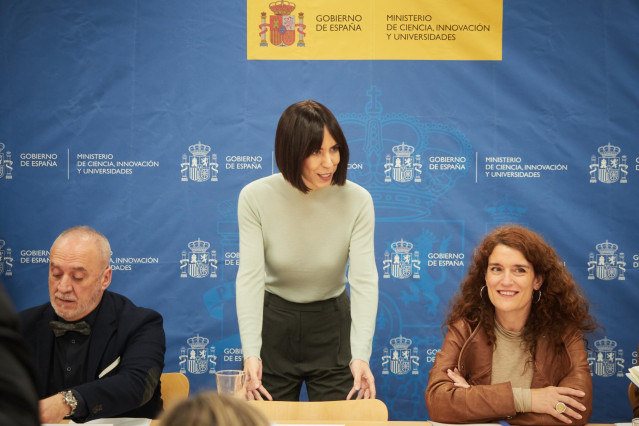 La ministra de Ciencia, Innovación y Universidades, Diana Morant (c), a su llegada a una reunión del Consejo de Política Científica, Tecnológica y de Innovación, en el Instituto de Agrobiotecnología, en Mutilva Baja.