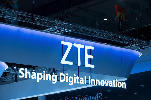 Archivo - Estand de ZTE en el Mobile World Congress (MWC) 2023 durante la segunda jornada, a 28 de febrero de 2023, en L'Hospitalet de Llobregat, Barcelona, Catalunya (España).