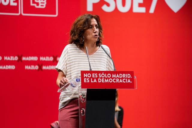 Archivo - La número cinco del PSOE para las elecciones madrileñas, Irene Lozano, durante un mitin, a 29 de abril de 2021, en Parla, Madrid (España).