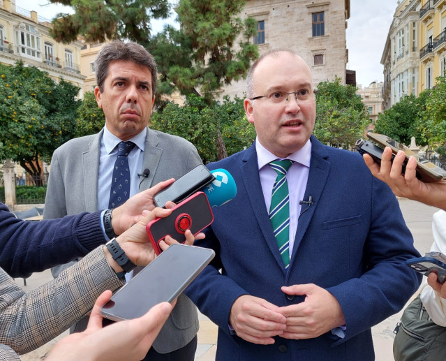 Archivo - Imagen de archivo del portavoz del PP en el Congreso, Miguel Tellado, y el'president' de la Generalitat, Carlos Mazón.