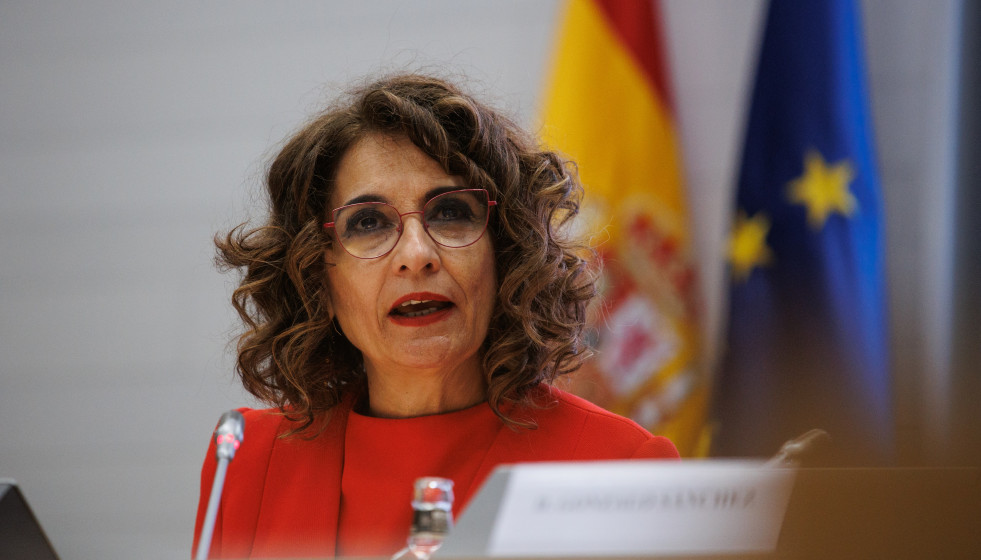 La vicepresidenta primera y ministra de Hacienda, María Jesús Montero, interviene durante la jornada ‘España: 2024, un año de hitos para los Fondos Europeos’ organizada por CEOE y PwC, en la s