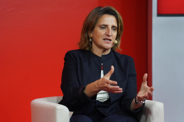Archivo - La vicepresidenta tercera del Gobierno y ministra para la Transición Ecológica y el Reto Demográfico, Teresa Ribera.