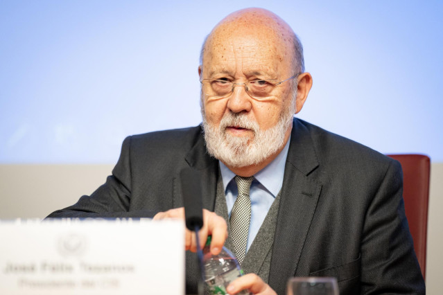 Archivo - El presidente del CIS, José Félix Tezanos, inaugura la mesa 'Sondeos de opinión pública y encuestas preelectorales', en la Facultad de Ciencias de la Información de la Universidad Complutense, a 11 de enero de 2024, en Madrid (España).