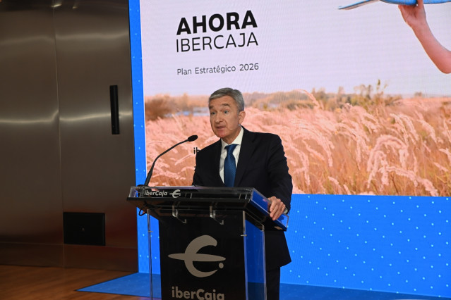 El consejero delegado de Ibercaja Banco, Víctor Iglesias, interviene durante la presentación del nuevo Plan Estratégico 2024-2026, en la sede central de Ibercaja, en Zaragoza.