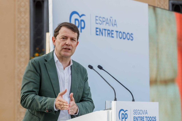 Archivo - El presidente de la Junta y del PP de Castilla y León, Alfonso Fernández Mañueco, clausura un acto de precampaña del PP de Castilla y León, a 28 de abril de 2023, en Segovia, Castilla y León (España).