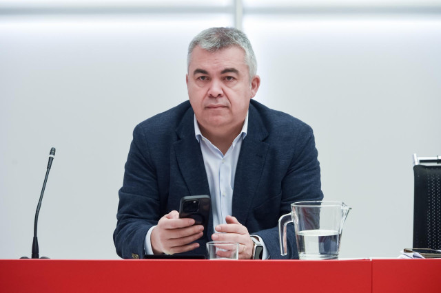 Archivo - El secretario de Organización del PSOE, Santos Cerdán, durante la reunión de la Comisión Ejecutiva Federal, en la sede del partido, a 5 de febrero de 2024, en Madrid (España). El PSOE inicia con esta reunión, a la que ha asistido una representac