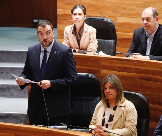 El presidente Adrián Barbón, en la Junta General.