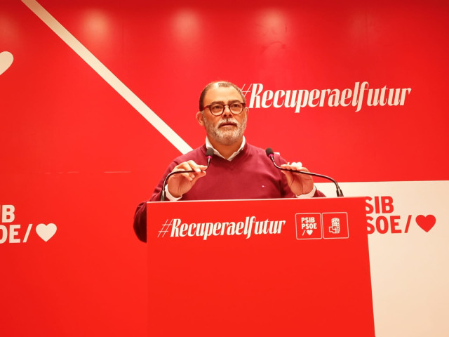 El secretario de Organización del PSIB, Cosme Bonet, en rueda de prensa.