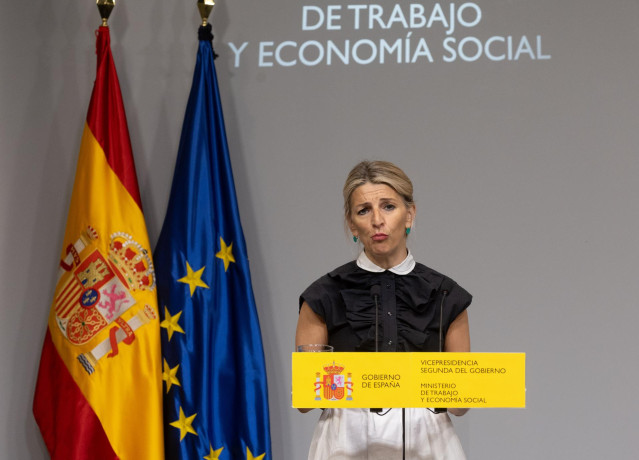 La vicepresidenta segunda y Ministra de Trabajo y Economía Social, Yolanda Díaz, ofrece una rueda de prensa, en el Ministerio de Trabajo, a 29 de abril de 2024, en Madrid (España).