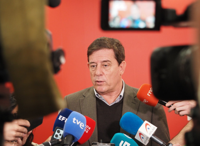 El secretario xeral del PSdeG, José Ramón Gómez Besteiro, en rueda de prensa