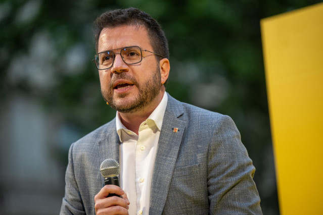 El presidente de la Generalitat, Pere Aragonès, durante el acto de ERC de inicio de campaña, en Jardinets de Salvador Espriu, a 25 de abril de 2024, en Barcelona, Catalunya (España).