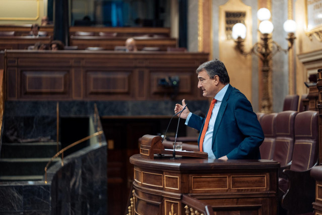Archivo - El portavoz del EAJ-PNV, Aitor Esteban, interviene durante una sesión de control al Gobierno, en el Congreso, a 20 de marzo de 2024, en Madrid