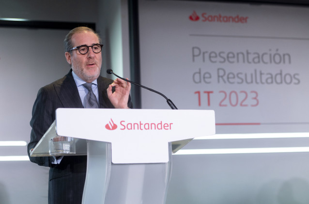 Archivo - El consejero delegado, Héctor Grisi, interviene durante la presentación de los resultados del primer trimestre del 2023, en la Ciudad Grupo Santander, a 25 de abril de 2023, en Boadilla del Monte, Madrid (España).