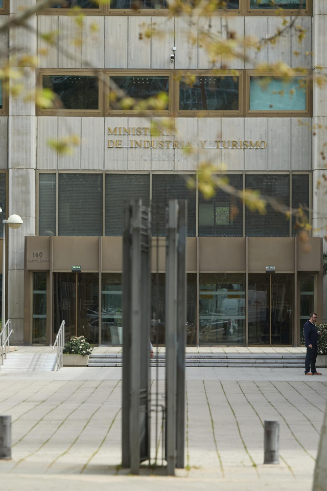 Archivo - Fachada del Ministerio de Industria
