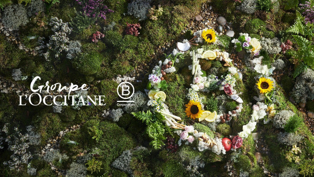 Archivo - Logo de L'Occitane sobre un fondo floral.
