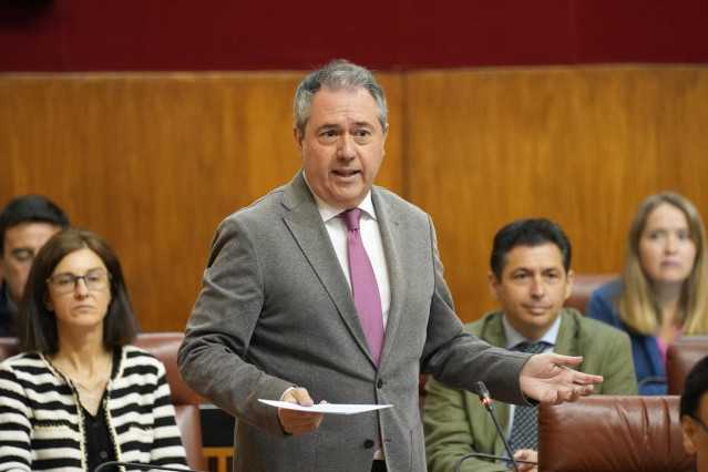El secretario del PSOE-A, Juan Espadas, durante su turno de palabra en la sesión de control al Gobierno. A 02 de mayo de 2024, en Sevilla (Andalucía, España).