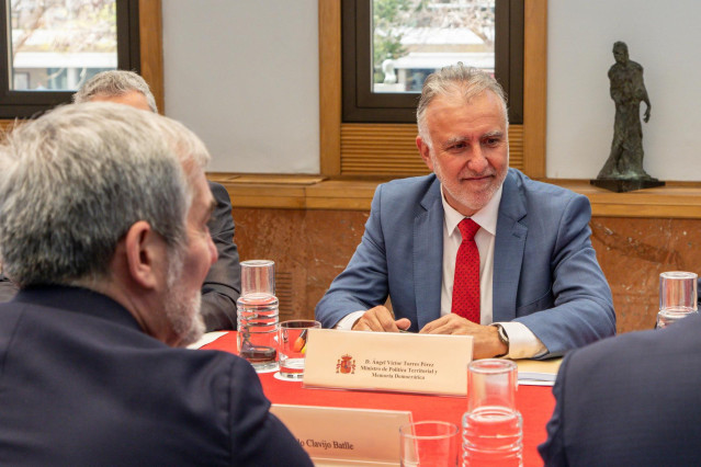 El ministro de Política Territorial y Memoria Democrática, Ángel Víctor Torres, durante la reunión de la Comisión bilateral Canarias-Estado, en la sede de la Presidencia del Gobierno de Canarias, a 22 de abril de 2024, en Las Palmas, Gran Canaria, Canaria