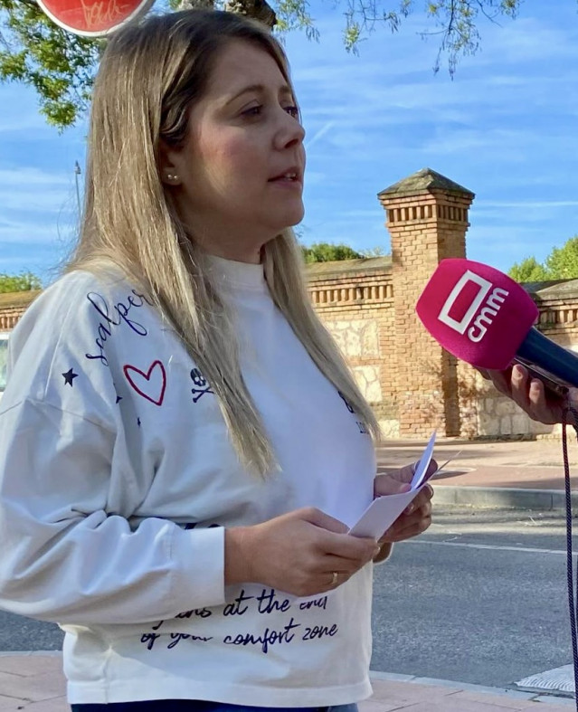 La diputada autonómica por la provincia de Guadalajara del Partido Popular de Castilla-La Mancha, Itziar Asenjo, atiende a los medios.