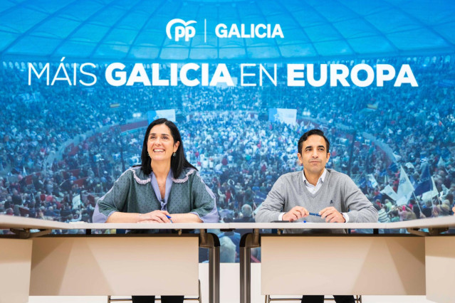 La secretaria xeral del PPdeG, Paula Prado, y el alcalde de Ferrol, José Manuel Rey Varela, en la reunión del Comité de Cidades del PPdeG