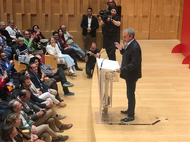 El expresidente del Gobierno José Luis Rodríguez Zapatero en un mitin del PSC en Girona