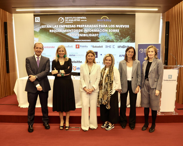 El Instituto Español de Analistas presenta una guía práctica sobre cómo aplicar la directiva sobre información corporativa de sostenibilidad (CSRD).