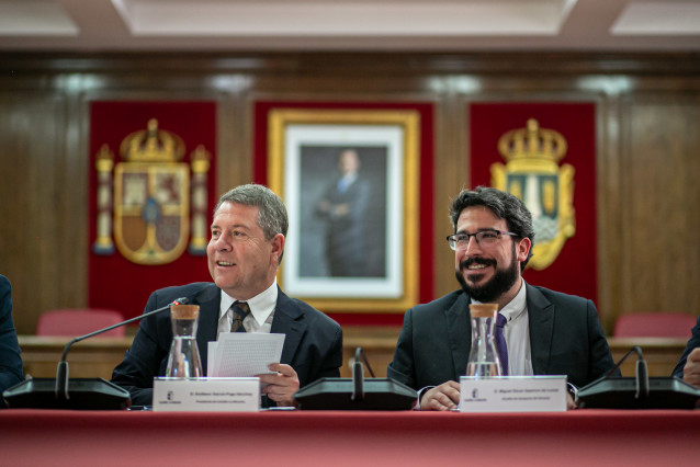 El presidente de C-LM, Emiliano García-Page, durante el Consejo de Gobierno itinerante en Azuqueca de Henares (Guadalajara).