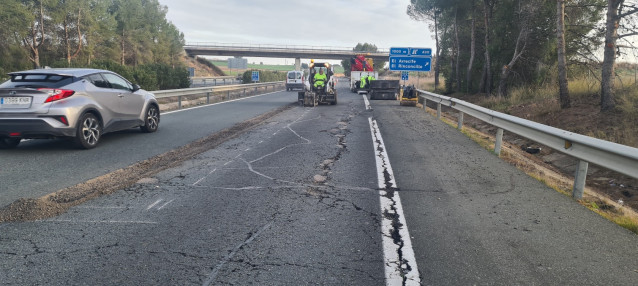 Parcheo en el firme de la autovía A-4, en el kilómetro 431.