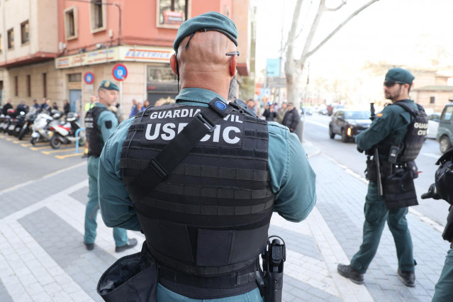 Archivo - Agentes de la Guardia Civil en un dispositivo en Palma de Mallorca