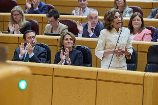 La vicepresidenta primera y ministra de Hacienda, María Jesús Montero, interviene durante una sesión de Control en el Senado, a 7 de mayo de 2024, en Madrid (España). Durante la sesión, se han abordado cuestiones como la ejecución de la construcción de la